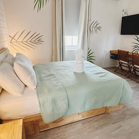 Eden On The Sea Hotel Бриджтаун Екстериор снимка